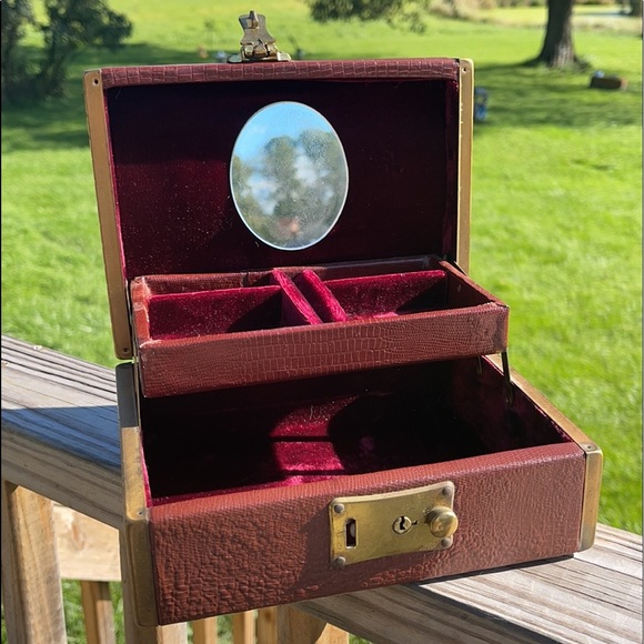Vintage Alligator & Brass Metal Jewelry Box w/Red Velvet Lining … Unique ✨ Jewelry Organizers